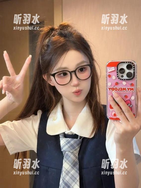Feilin嗲囡囡 - 轻松一击！李梓熙的裸足写真系列，让眠不安的你找到新的壁纸心灵寄托！
