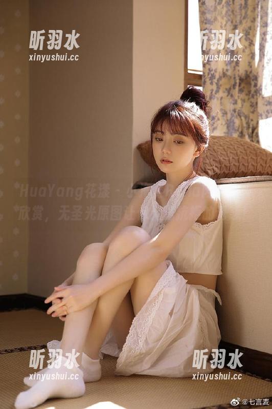 HuaYang花漾 - 小海臀Rena肉丝写真欣赏，无圣光原图让你无法抗拒的诱惑！