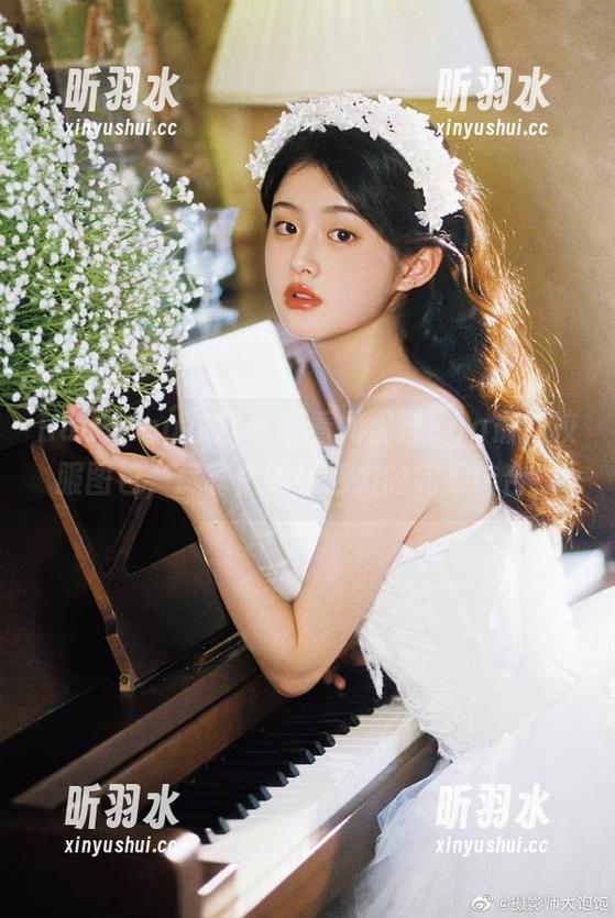 HuaYang花漾 - 观看尤妮丝Egg最新校服图包，尽享优雅与活力的完美结合！