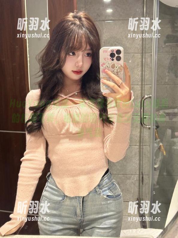 HuaYang花漾 - 带你观看欧阳LuLu精彩的校服写真，细腻的图片传递出无限的青春气息
