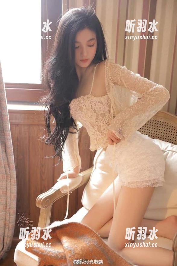 IMiss爱蜜社 - 探寻Evon陈赞之万圣节背后的艺术：丰富多彩的图片资源等你来发现
