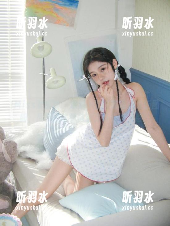 IMiss爱蜜社 - 邂逅小丽莎萌萌哒最新图册，尽享她的棉袜魅力与优雅气息！