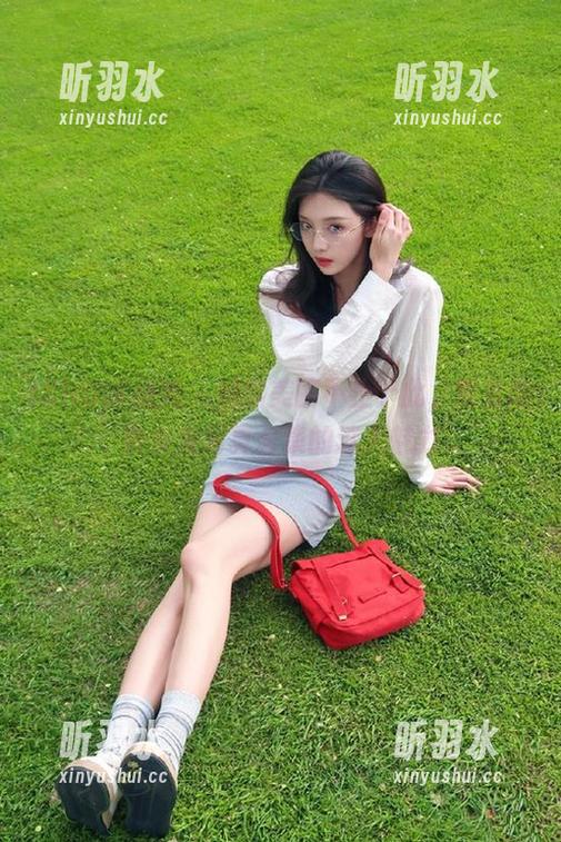 ISHOW爱秀 - 她的美丽不止于此，观看南茜女友写真合集的迷人魅力