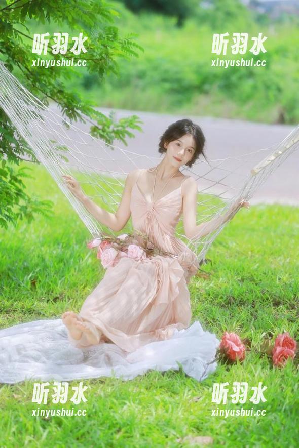 ISS山茶摄影 - 最新兔兔眼镜写真，与你分享她心中的时尚梦想