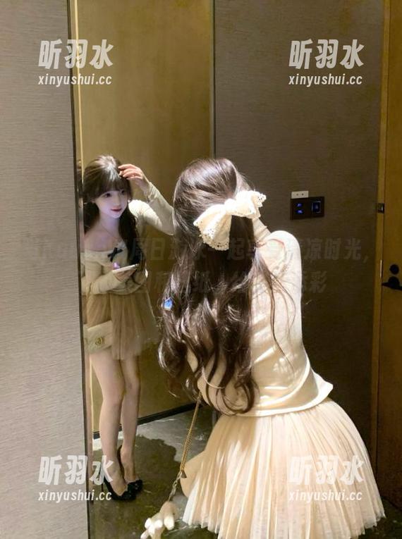 与KuukoW周日游泳一起享受清凉时光，下载美图和壁纸，给生活添彩