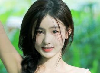 探索K酱天使的写真魅力：独特壁纸带你进入仙境