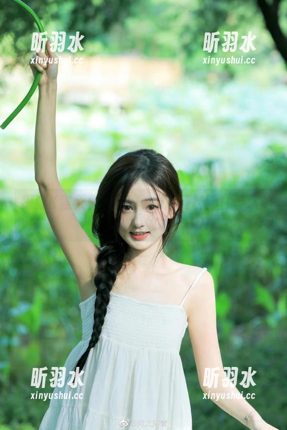 探索K酱天使的写真魅力：独特壁纸带你进入仙境