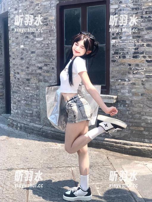 MiiTao蜜桃社 - 独特视角：下载月音瞳的网袜原图，感受她的魅力与性感