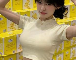 MiiTao蜜桃社 - 在裸足的世界里，琳琳ailin的写真集分享不羁魅力，谁能拒绝？