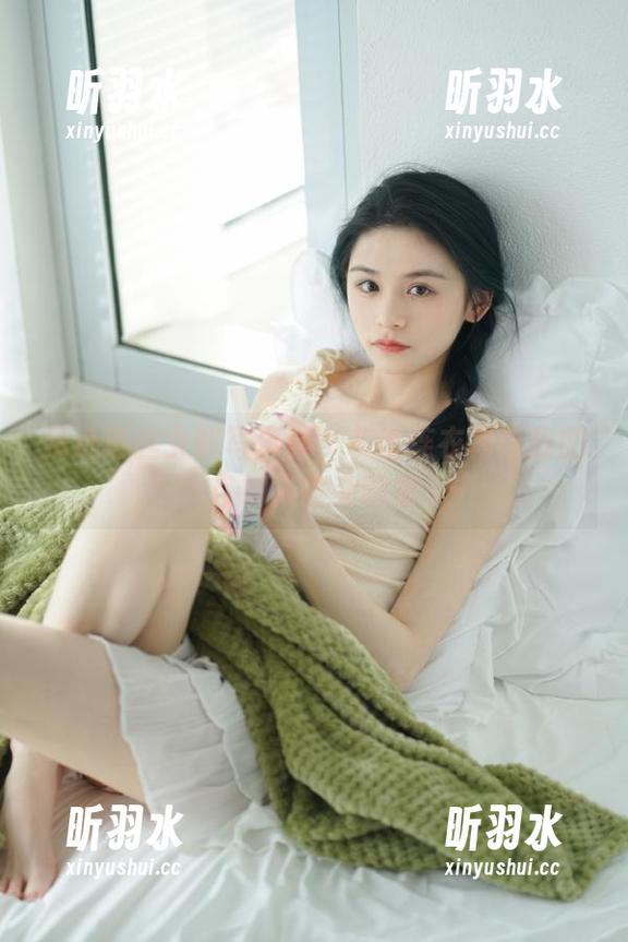 精选慕丝女郎写真集：灰丝连衣裙与我的自嘲人生交响曲
