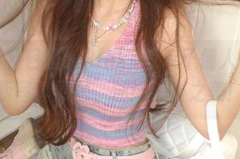 在爱的节日里，Rioko凉凉子情人节特典版写真原图，演绎浪漫之美！