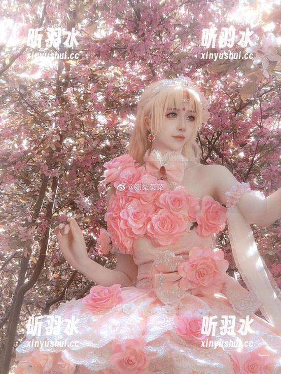 Sakiiii翎柒的高清美图：探索秘书主题写真中的优雅与自信