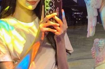 走进Sonson(손손)的制服梦境：专属cos写真展现她独特的风格与气质