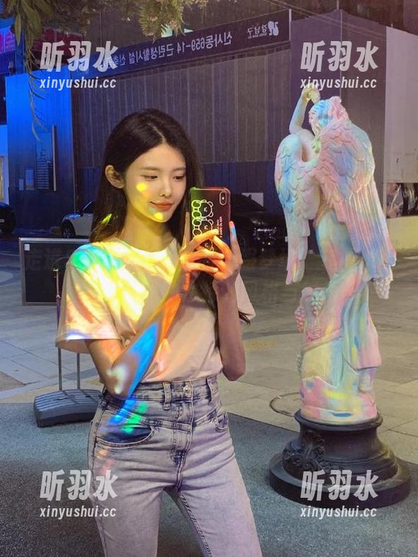 走进Sonson(손손)的制服梦境：专属cos写真展现她独特的风格与气质