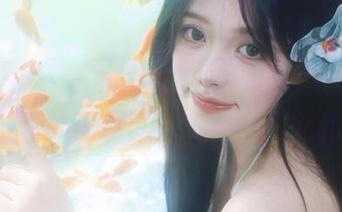 沉醉于Tomiko(とみこ)姐姐的美丽，免费下载她的精致cos照片！