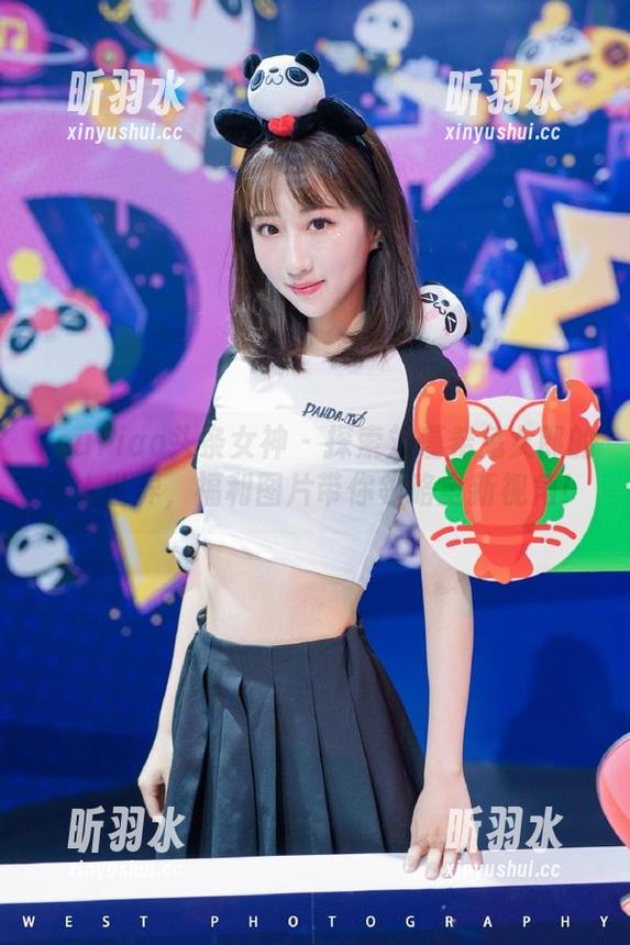 TouTiao头条女神 - 探索刘瑾希兔女郎的迷人世界，福利图片带你领略全新视角！