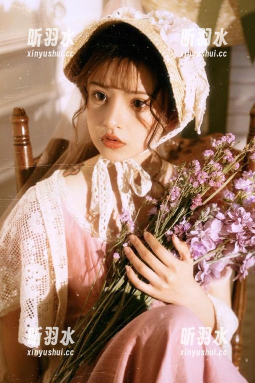 TouTiao头条女神 - 连体衣作品的无限可能：观看童安琪如何玩转不同风格的时尚？