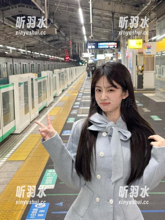 UGirls尤果网 - 乔依琳白裙私房作品：原图捕捉灵动的瞬间