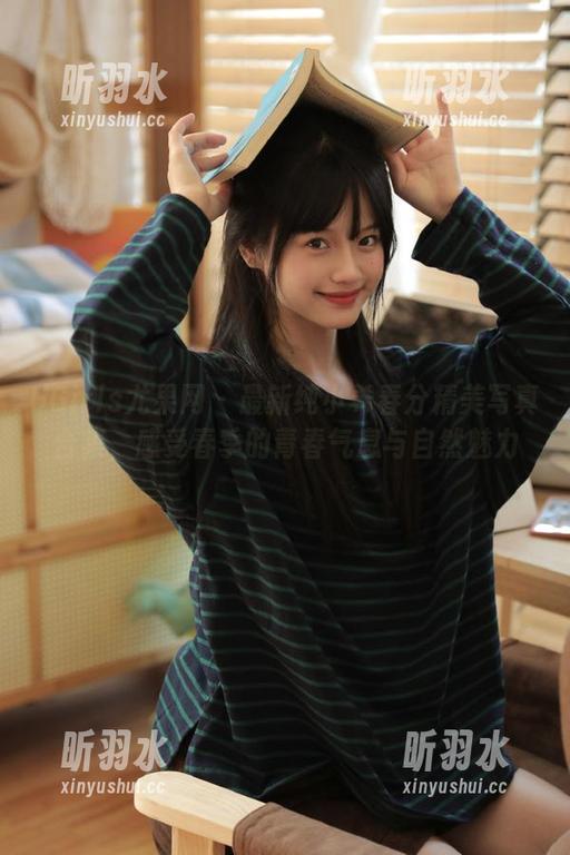 UGirls尤果网 - 最新纯小希春分精美写真合集，感受春季的青春气息与自然魅力