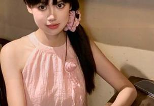 UGirls尤果网 - 最新旅拍写真，赵伊彤教你如何在旅行中保持完美表情与身材！