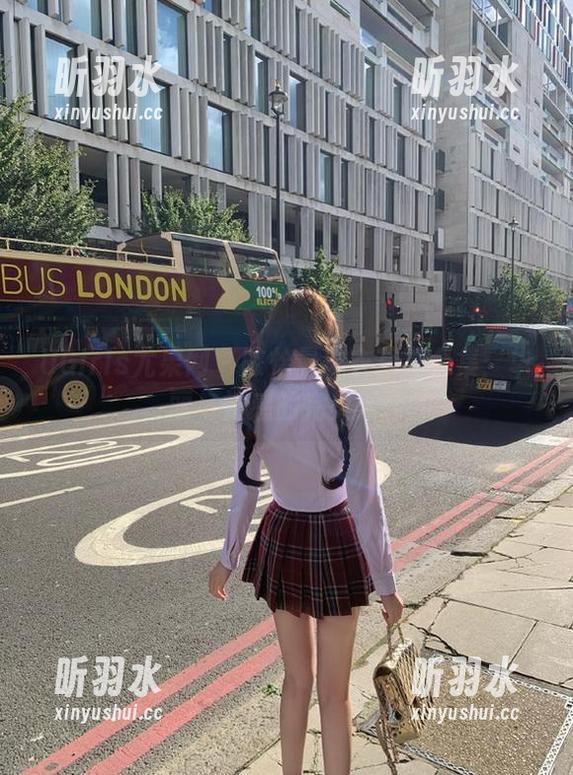 UGirls尤果网 - 陈怡曼泳衣写真合集：华丽与性感的完美结合