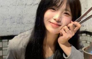 UGirls尤果网 - 观看“颜亦汐圣诞”写真，极致美还是毫无新意？