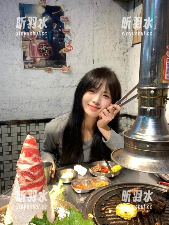 UGirls尤果网 - 观看“颜亦汐圣诞”写真，极致美还是毫无新意？