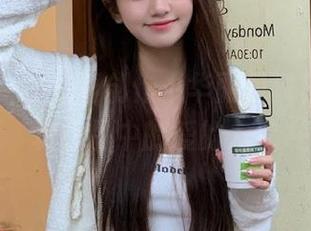 Uhye(이유혜)再创作，华丽呈现其厨娘写真作品中的爱的力量