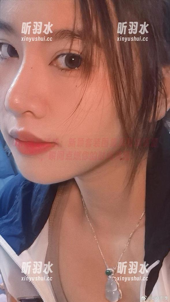 Uki雨季 Uki雨季诱惑:新颖套装图集及写真资源,瞬间点燃你的时尚灵感