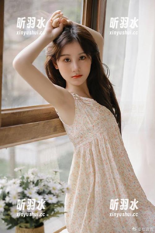 XIAOYU语画界 - 探索Miko酱的黑色世界，美图与照片交织出的时尚与个性瞬间
