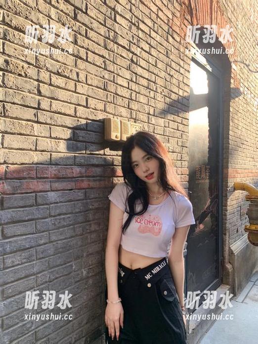 XIAOYU语画界 - 在阳光下的杨晨晨sugar：白色吊裙肉丝原图和她的精彩作品