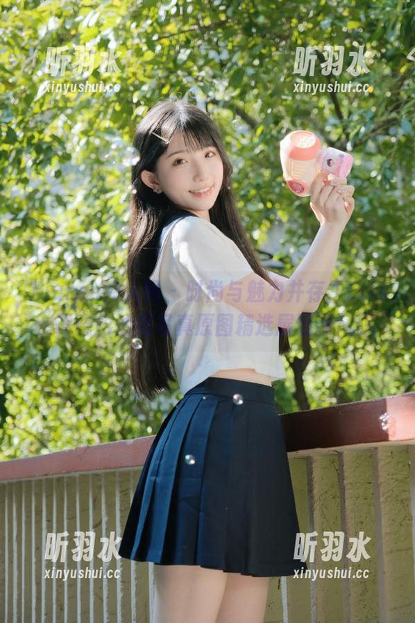Xiuren秀人网-Elise谭晓彤 Xiuren秀人网 - 时尚与魅力并存,Elise谭晓彤油亮写真原图精选展现新风貌