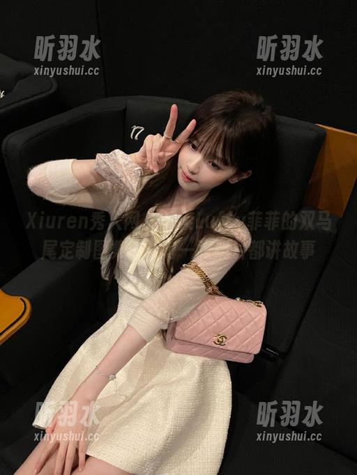 Xiuren秀人网 - 探索Luffy菲菲的双马尾定制图集：让每一张照片都讲故事
