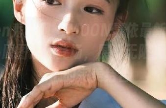Xiuren秀人网 - MOON嘉依最新白色写真作品原图震撼登场，展现无限温柔与少女心的完美结合