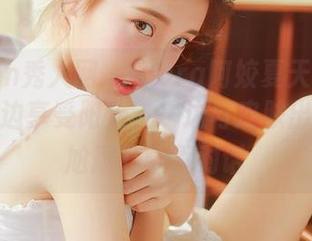Xiuren秀人网 - laura阿姣夏天图集更新：一边享受阳光，一边与皮肤出汗的尴尬展开幽默对话