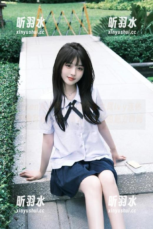 Xiuren秀人网 - 免费分享九尾Ivy连体衣经典写真资源，带你领略她的魅力瞬间