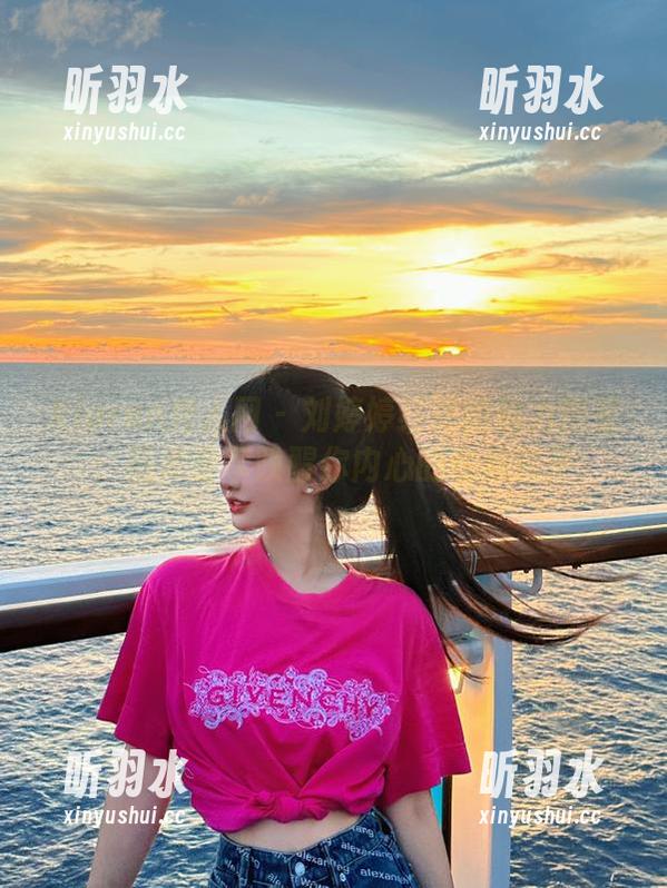 Xiuren秀人网 - 刘婷婷红裙的魅力图鉴：图库分享唤醒你内心的优雅情怀