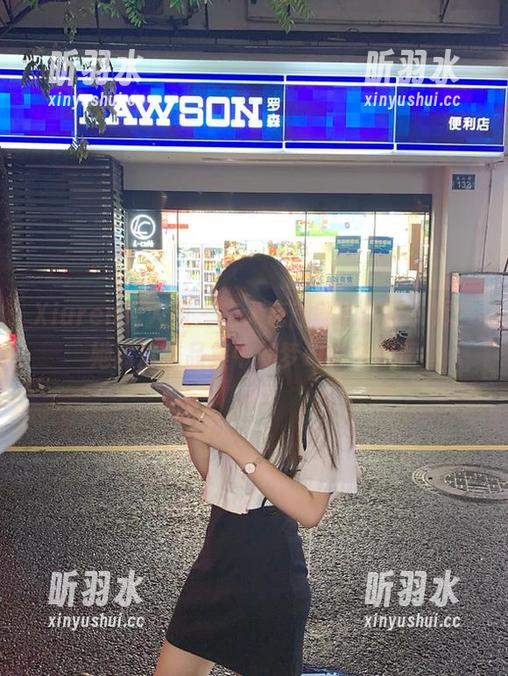Xiuren秀人网 - 走入唐翩翩的世界，尽看她高清作品集中的梦幻套装风情