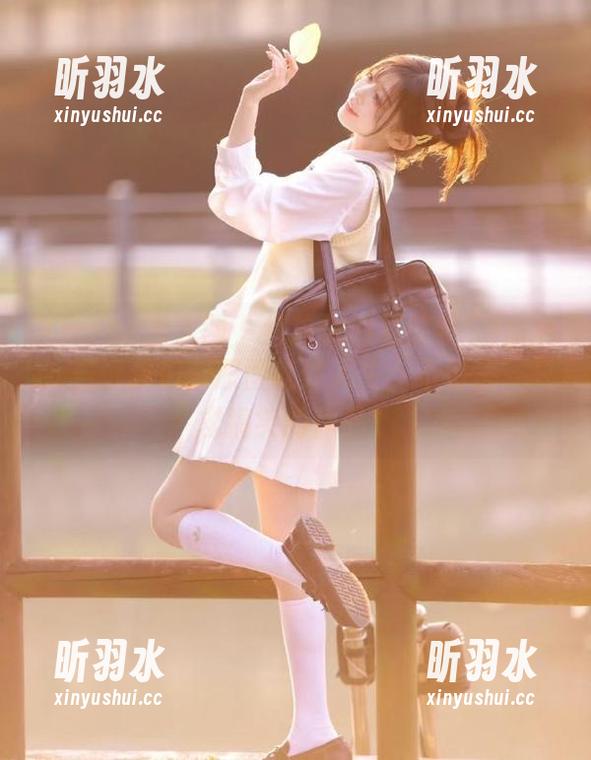 Xiuren秀人网 - 练瑜伽的夏笑笑Summer告诉我们，原图就像人生，不怕歪，只求搞笑的作品！
