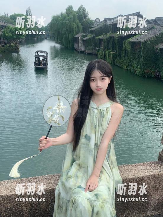 Xiuren秀人网 - 精美双人写真图库：大琪琪Emily的浪漫瞬间资源全在这里