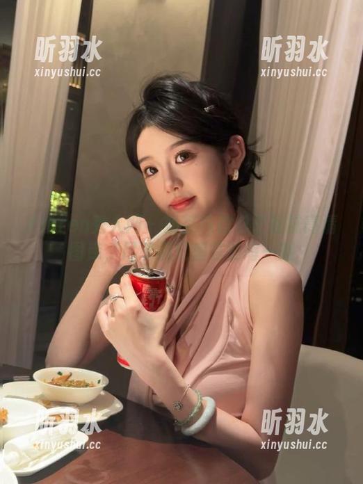 Xiuren秀人网 - 奶茶味的包子丝袜高清图库，尽享视觉盛宴的每一刻