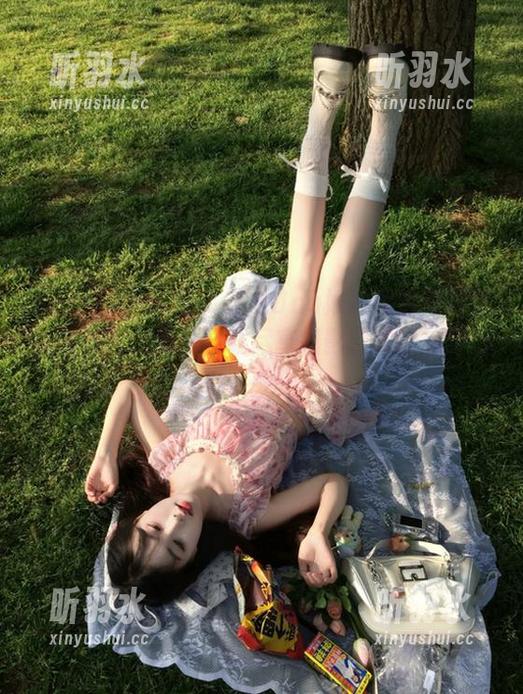 Xiuren秀人网 - 在尤Una娜的黑白写真中发现美图，免费下载尽享摄影艺术的绝妙之处
