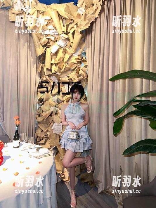 Xiuren秀人网 - 张庭蓉最新更新透明写真：展现纯真与美丽交织的感人故事！