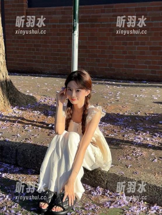 Xiuren秀人网-徐莉芝Botty Xiuren秀人网 - 徐莉芝Botty的天台写真分享合集:感受她的艺术风格与独特气质