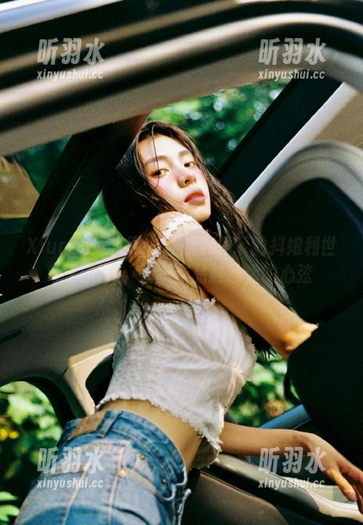 Xiuren秀人网 - 全新视角下的抖娘利世女孩图库：细腻作品触动你的心弦