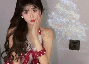 Xiuren秀人网 - 绚丽多姿的李梓熙旗袍图包更新，探索传统与现代的完美交融