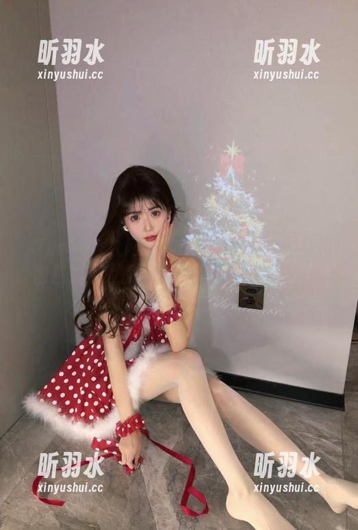 Xiuren秀人网 - 绚丽多姿的李梓熙旗袍图包更新，探索传统与现代的完美交融