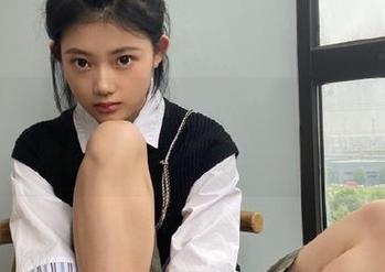 Xiuren秀人网 - 揭秘杨晨晨sugar的气质秘书风格，精彩美图图集不可错过！