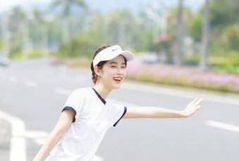 Xiuren秀人网 - 林星阑厦门旅拍全新套图更新，尽显她的时尚与自然之美！