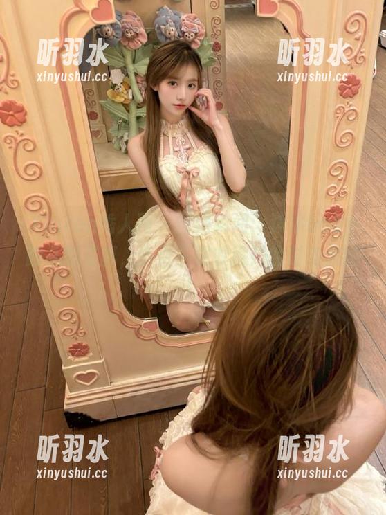Xiuren秀人网 - 惊艳瞬间：沐沐baby的礼服写真，免费下载收藏她的时尚灵感！